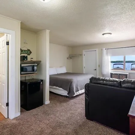 King Suite With Scenic Views At Fife Lake Lodge